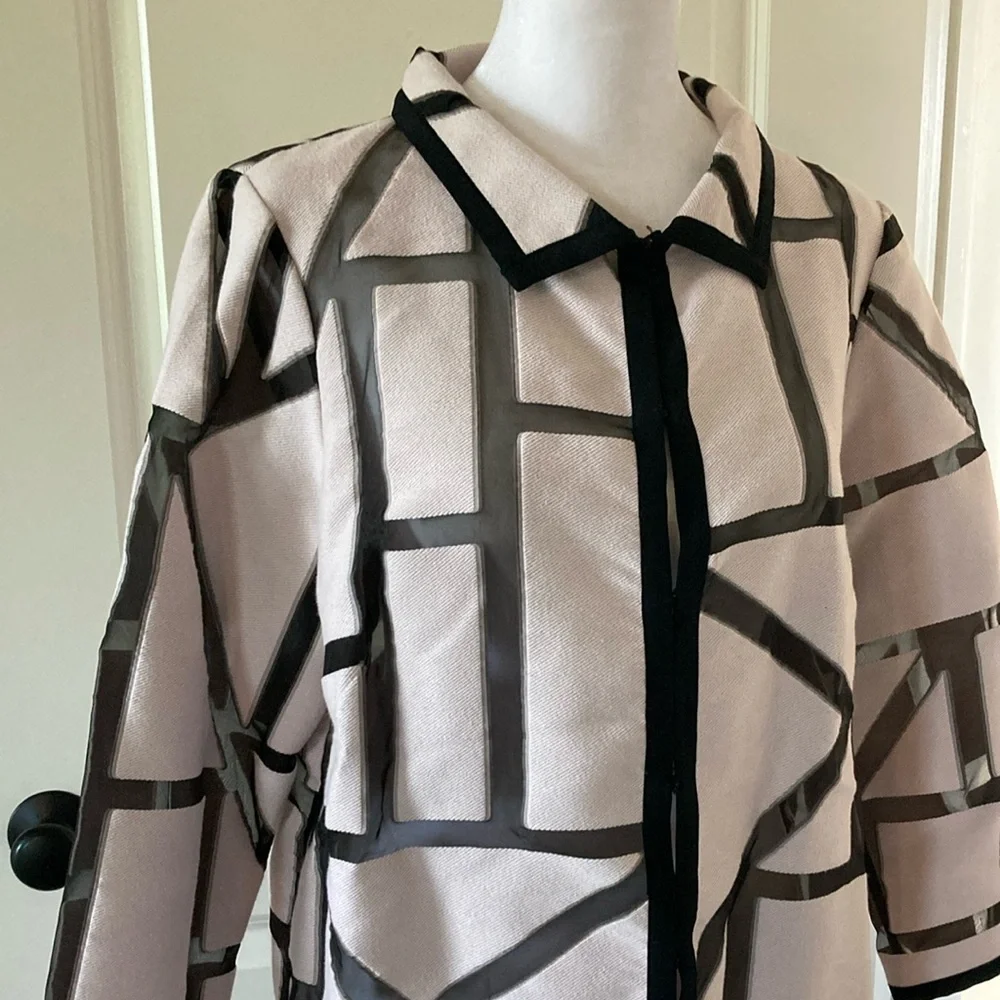 Carlisle White and Black Jacket with Geometric Design